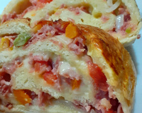 Pão recheado de frios