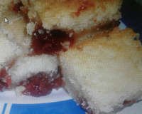 Bolo de mandioca com goiabada