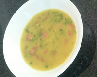 Sopa de alho poró com batata baroa