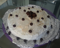 Bolo de chocolate com cobertura de marshmallow