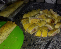 Pizza enrolada com recheio misto