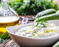 Pasta de iogurte e pepino grega: confira a receita