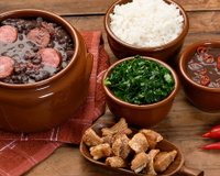 Quais são os ingredientes da feijoada? Eu te conto e ainda ensino o jeito certo de fazer o prato típico para ninguém botar defeito!