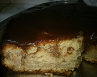 Bolo de banana com cobertura de chocolate