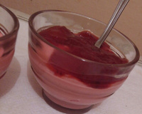 Danoninho com calda de morango