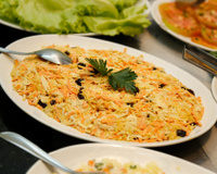 Eu achava que o meu salpicão de frango era o melhor do mundo até aprender a fazer essa receita com molho extracremoso; já salva para a ceia de Natal