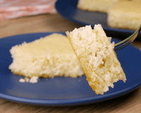 Bolo de arroz sem glúten: o truque para transformar arroz cozido em massa fofinha e surpreendente
