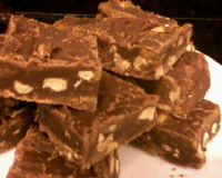 Pé de moleque com chocolate