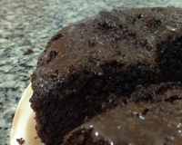 Bolo de chocolate recheado aerado e super molhadinho