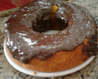 Bolo de cenoura com cobertura de chocolate