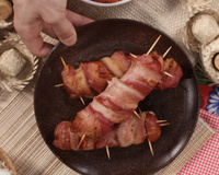 Salsichão com queijo e bacon