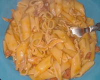 Macarrão com frango na panela de pressão