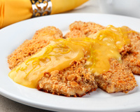 Filé de peixe assado com molho de laranja