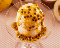 Sorvete caseiro de maracujá muito fácil de preparar e econômico: confira a receita!