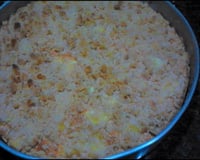 Cuca de fermento de pão com farofa