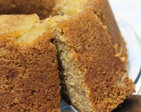 Bolo integral de maçã, canela e aveia