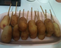 Salsicha Empanada no Palito