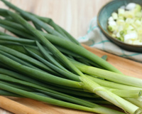 "Eu deveria ter feito isso há muito tempo, em vez de congelar"... O método para armazenar cebolinhas que está em alta entre as donas de casa experientes