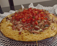 Macarrão com presunto e molho branco