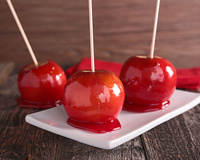 Maçã do amor IGUAL de quermesse mas sem o estresse de preparar a calda: a gente revela o SEGREDO