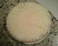 Bolo gelado de chocolate branco