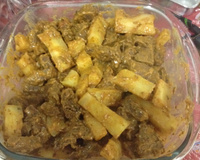 Iscas de carne e mandioca