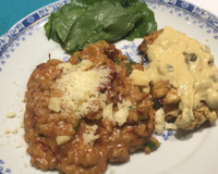 Risoto com tomate seco, mussarela e rúcula da Tam