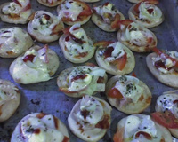 Minipizza de queijo e presunto