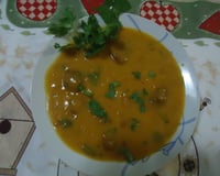 Caldo cremoso de mandioquinha salsa com carne de panela