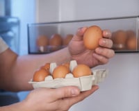 Nem uma semana, nem um mês: quanto tempo os ovos duram na geladeira?