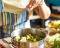 Errou a mão no sal? TudoGostoso ensina como salvar a comida salgada e equilibrar o sabor em poucos minutos