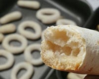 Sempre tenho polvilho azedo em casa para fazer biscoito para o meu filho: o sucesso na hora do lanche é garantido