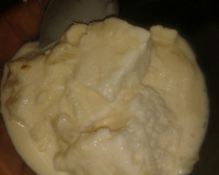 Sorvete cremoso de abacaxi