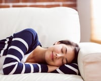 Saiba por que sentimos sono depois de comer