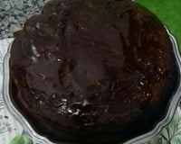 Pão de ló de chocolate com recheio e cobertura