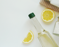 Misturar sal com vinagre é um excelente truque caseiro que é extremamente eficaz