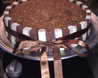 Bolo de chocolate recheado com mousse de doce de leite