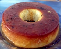 Pudim de pão com uvas passas