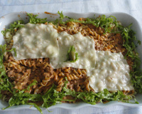 Macarrão com carne moída e creme de leite