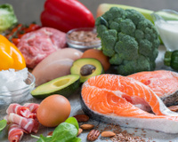 O que emagrece mais: dieta com menos carboidratos ou menos gorduras?