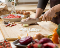 O melhor truque de TODOS para remover odores e resíduos de comida das tábuas de madeira!