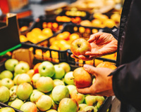 Chega de dúvidas: o passo a passo seguro para desinfetar as frutas com maior índice de agrotóxicos