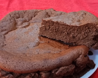 Sem açúcar e sem farinha: o bolo de chocolate mais fofinho do mundo com apenas 3 ingredientes