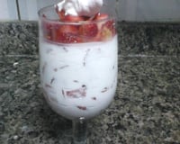 Morango com chantilly e suspiro
