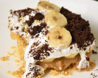 Todo o fim de semana eu faço essa banoffee de frigideira para matar a vontade de doce: sobremesa cremosa é muito prática