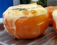 Tomate recheado com queijo