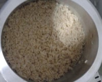 Arroz integral na panela de pressão