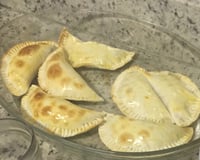 Pastel assado feito com massa de fritar