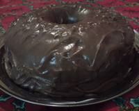 Bolo de jiló com cobertura de brigadeiro