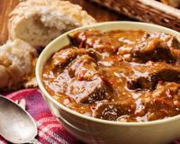 O ensopado de carne fica mais grosso e saboroso se você adicionar 1 ingrediente simples na panela